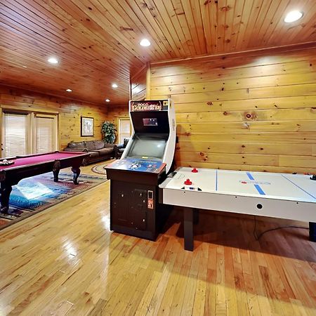 The Great Escape Ii, 5 Bedrooms, Sleeps 17, Game Room, Pool Access, Theater Gatlinburg Zewnętrze zdjęcie