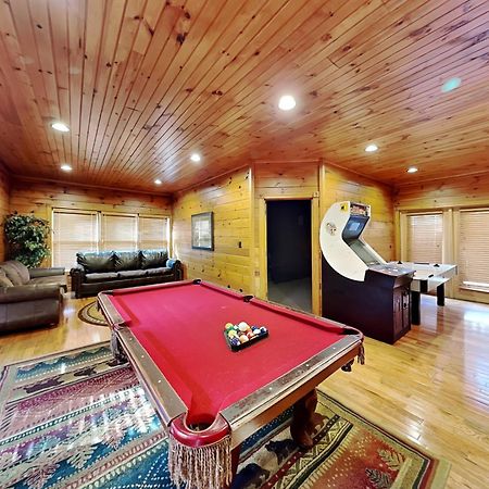 The Great Escape Ii, 5 Bedrooms, Sleeps 17, Game Room, Pool Access, Theater Gatlinburg Zewnętrze zdjęcie
