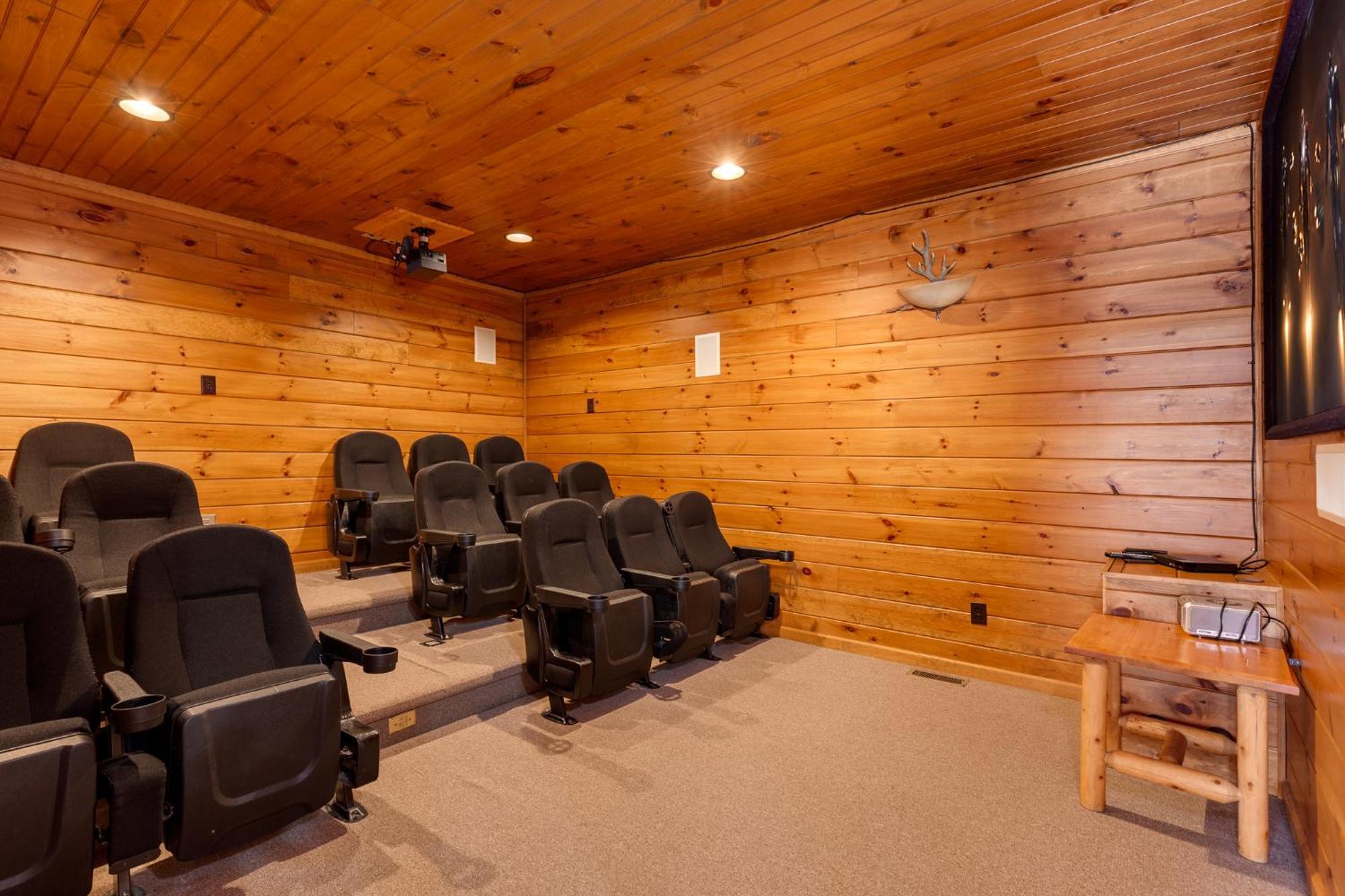 The Great Escape Ii, 5 Bedrooms, Sleeps 17, Game Room, Pool Access, Theater Gatlinburg Zewnętrze zdjęcie