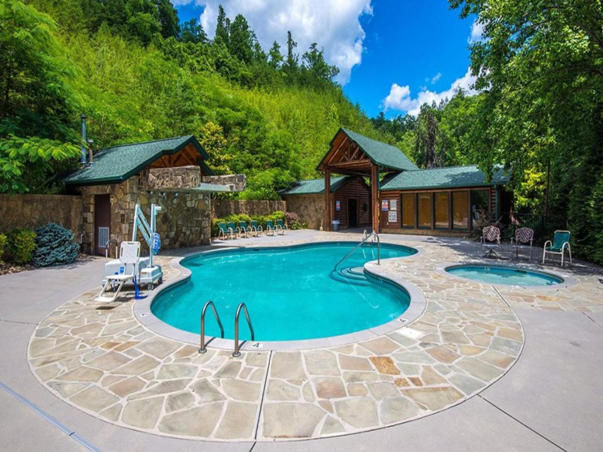 The Great Escape Ii, 5 Bedrooms, Sleeps 17, Game Room, Pool Access, Theater Gatlinburg Zewnętrze zdjęcie