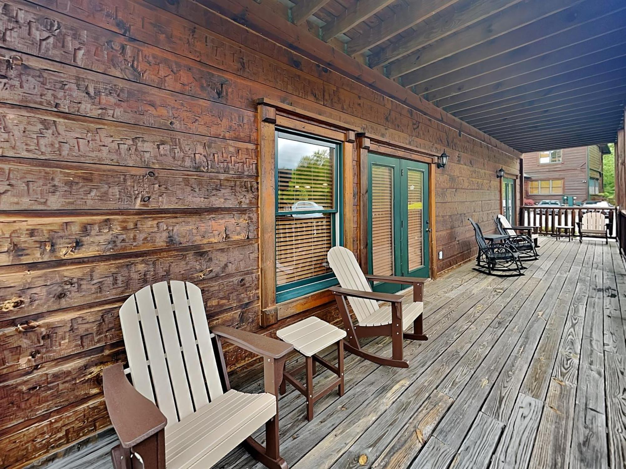 The Great Escape Ii, 5 Bedrooms, Sleeps 17, Game Room, Pool Access, Theater Gatlinburg Zewnętrze zdjęcie