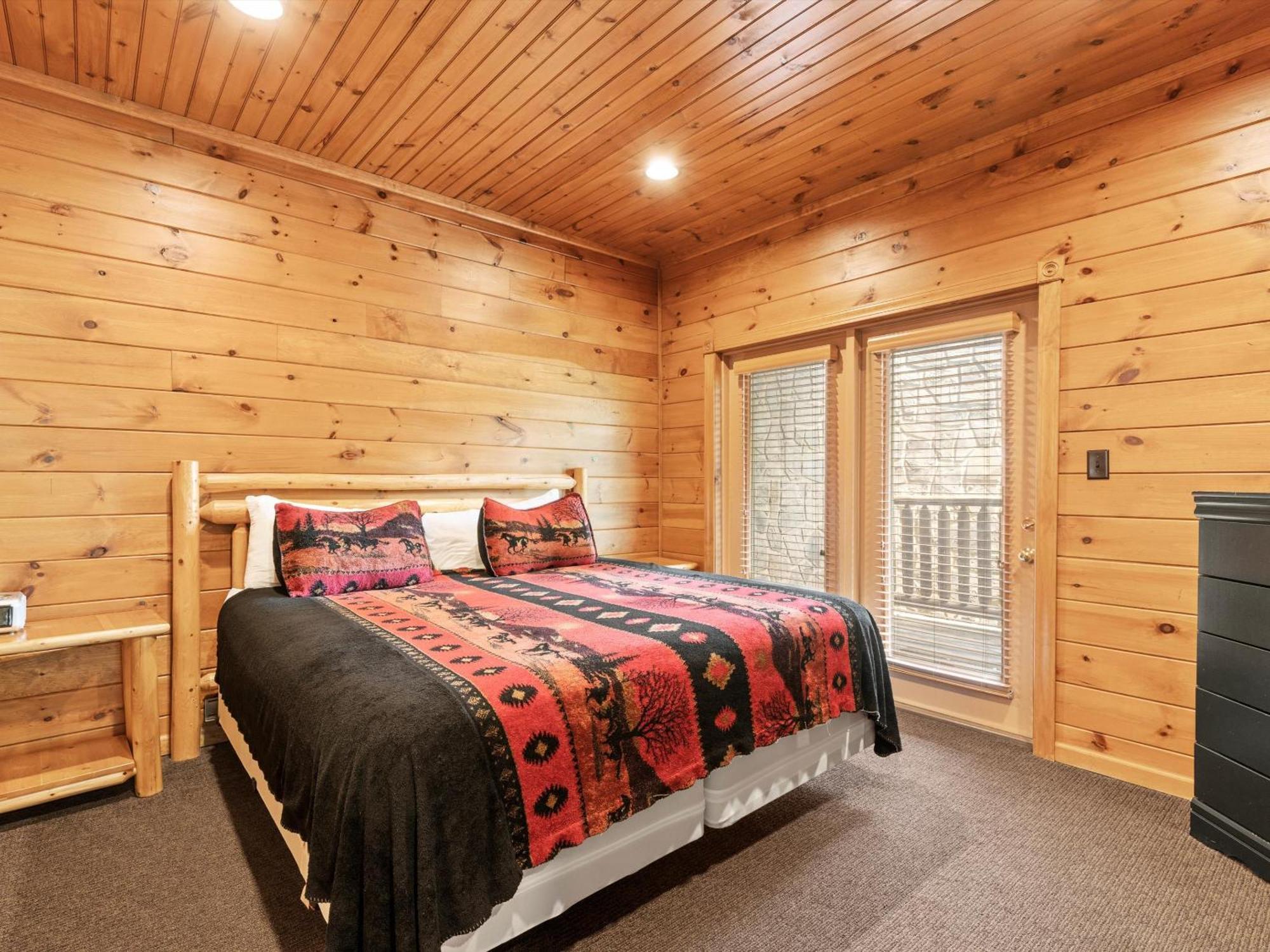The Great Escape Ii, 5 Bedrooms, Sleeps 17, Game Room, Pool Access, Theater Gatlinburg Zewnętrze zdjęcie