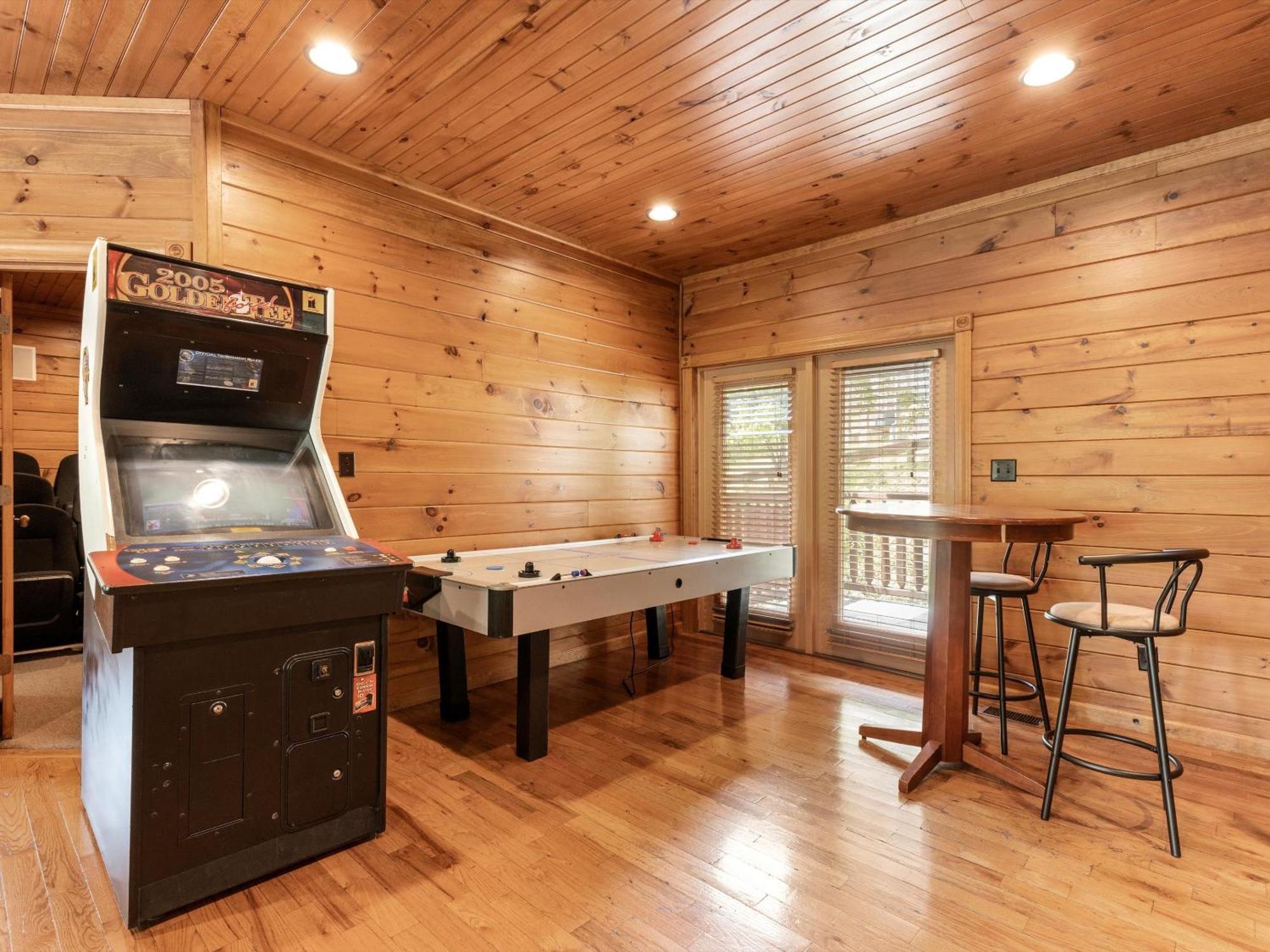 The Great Escape Ii, 5 Bedrooms, Sleeps 17, Game Room, Pool Access, Theater Gatlinburg Zewnętrze zdjęcie