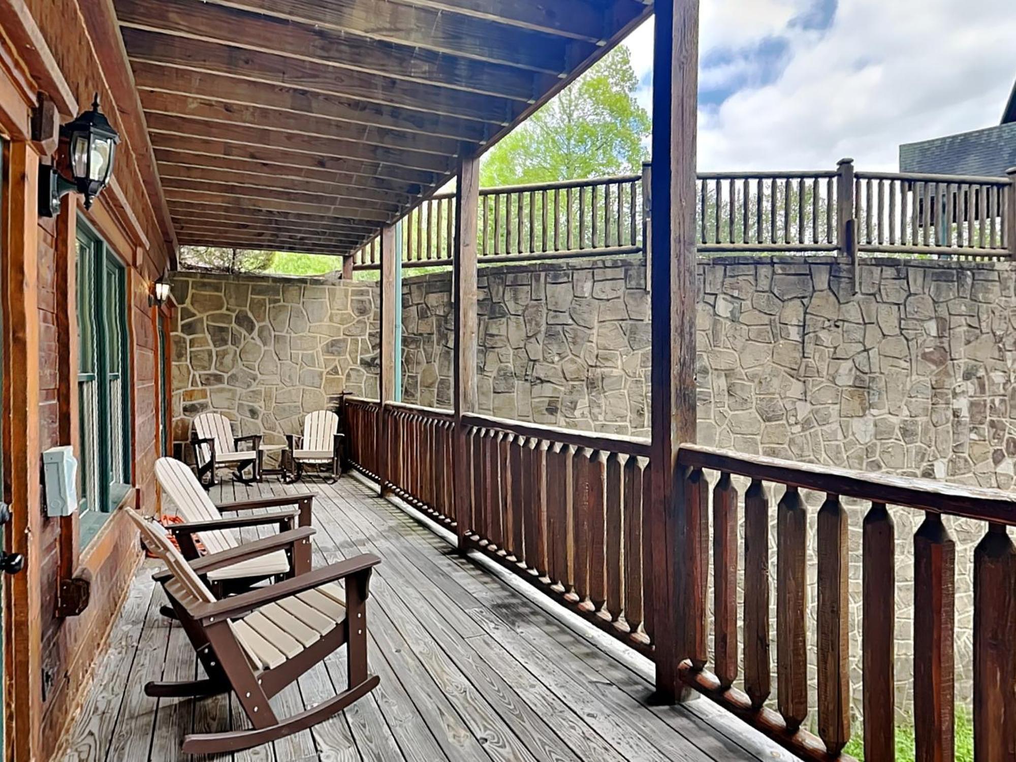 The Great Escape Ii, 5 Bedrooms, Sleeps 17, Game Room, Pool Access, Theater Gatlinburg Zewnętrze zdjęcie