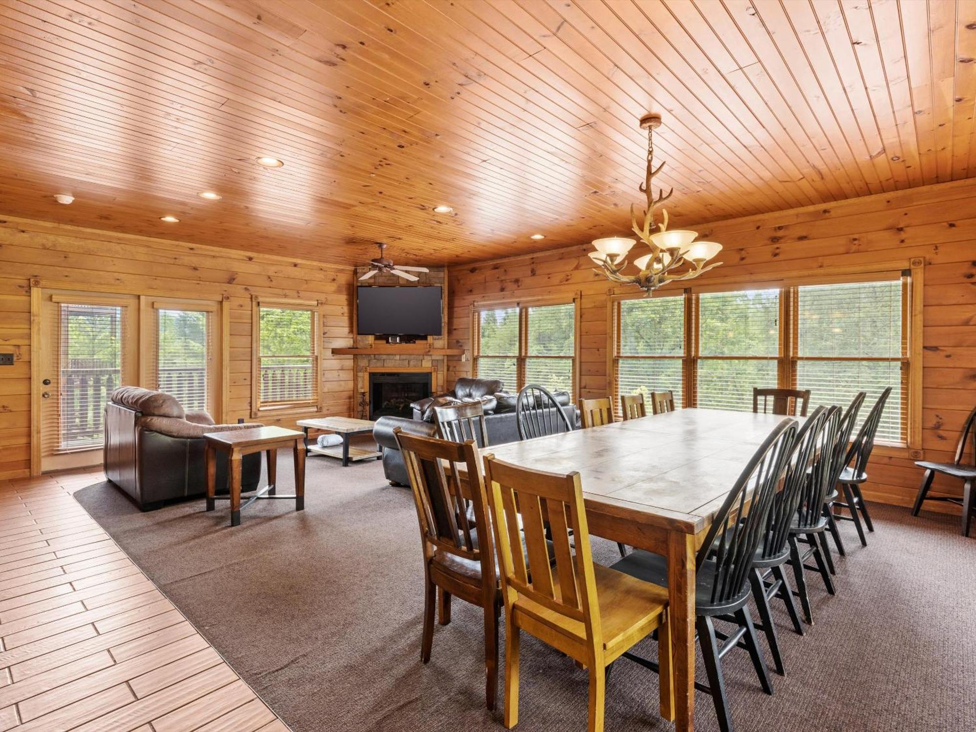 The Great Escape Ii, 5 Bedrooms, Sleeps 17, Game Room, Pool Access, Theater Gatlinburg Zewnętrze zdjęcie