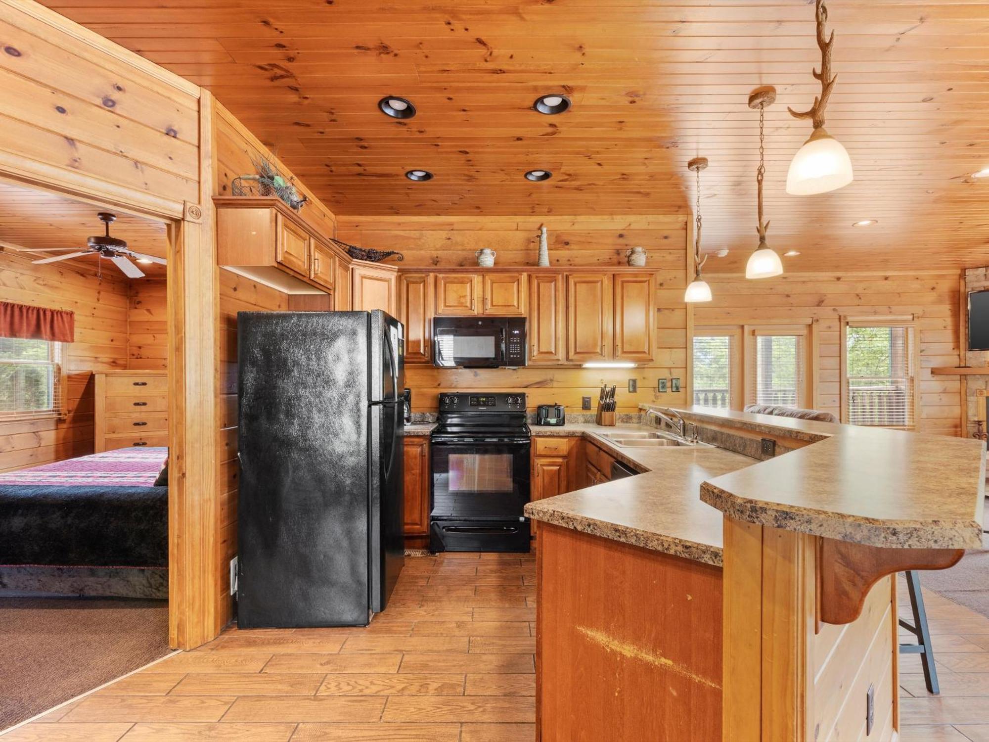 The Great Escape Ii, 5 Bedrooms, Sleeps 17, Game Room, Pool Access, Theater Gatlinburg Zewnętrze zdjęcie