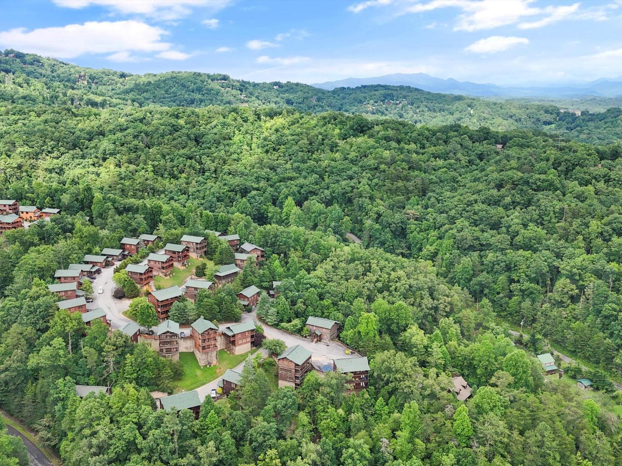 The Great Escape Ii, 5 Bedrooms, Sleeps 17, Game Room, Pool Access, Theater Gatlinburg Zewnętrze zdjęcie